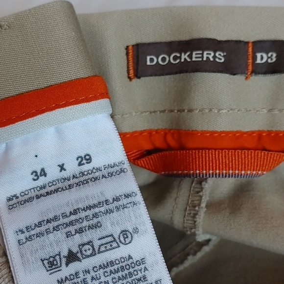 Dockers Mens Khaki Pants. Has Small Blemish. - Picture 6 of 7